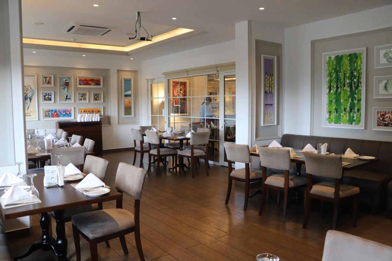 מונרוביה Mamba Point Hotel מראה חיצוני תמונה