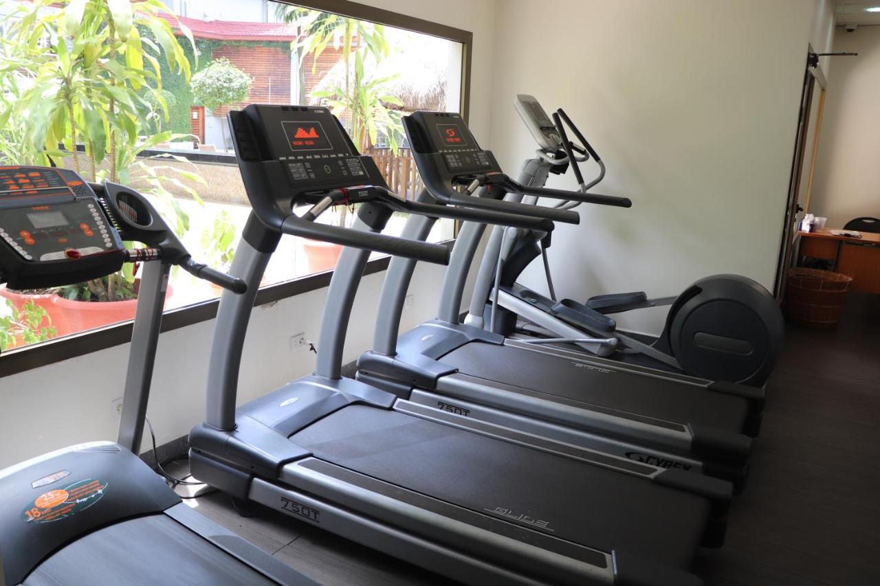 מונרוביה Mamba Point Hotel מראה חיצוני תמונה
